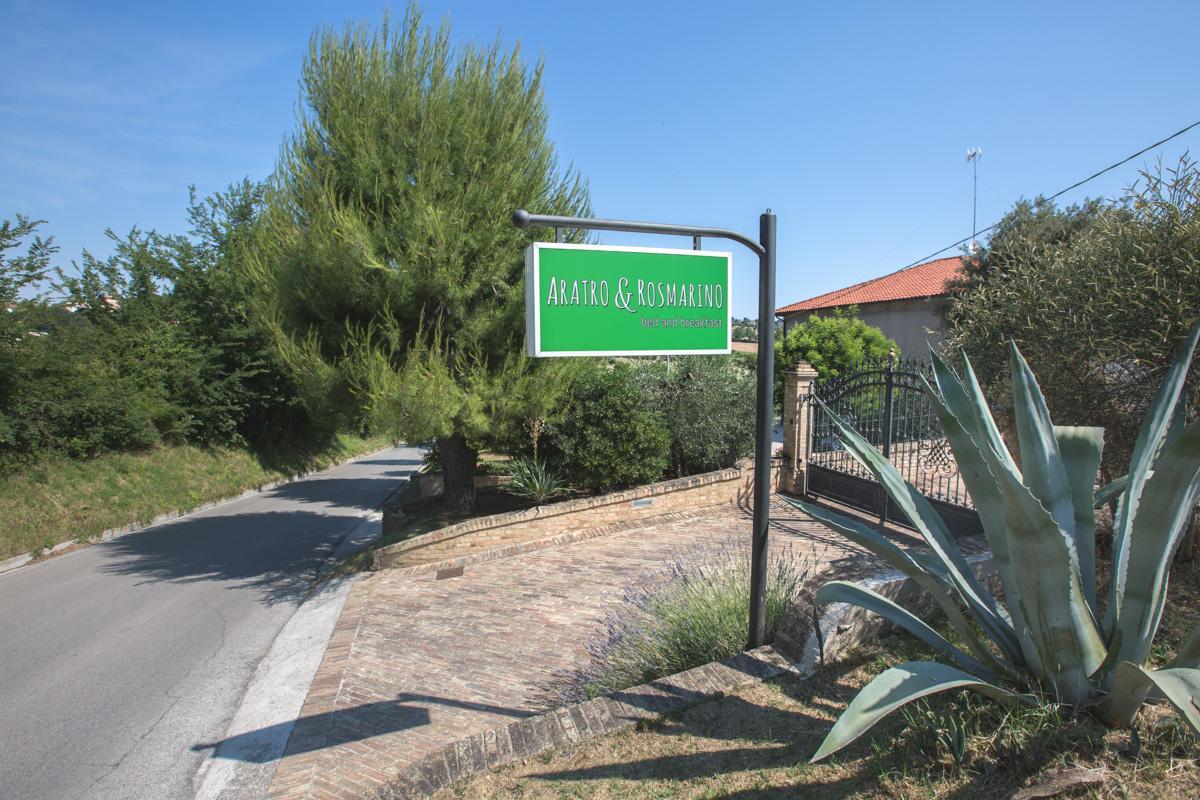 צ'יביטאנובה מארקה Bed And Breakfast Aratro & Rosmarino מראה חיצוני תמונה
